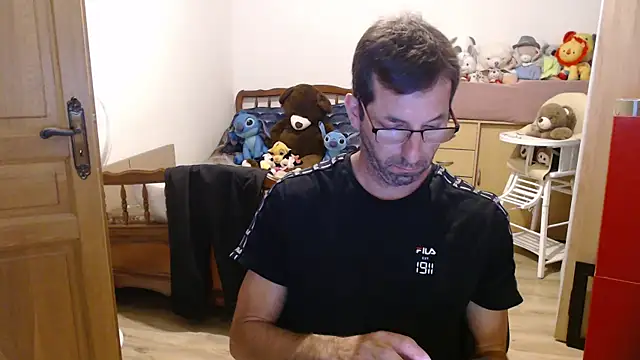 Snapshot of steph19x5 chatting on June 11, 7:44 pm steph19x5 online show from June 11, 7:44 pm
