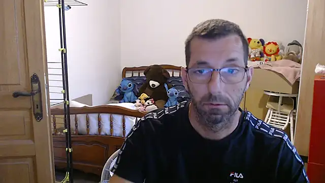 Snapshot of steph19x5 chatting on July 4, 5:03 am steph19x5 online show from July 4, 5:03 am