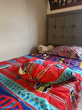 Snapshot of Elena222_ chatting on December 18, 10:35 pm Elena222 online show from December 18, 10:35 pm