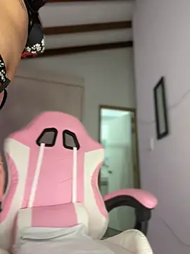 Little Amber6 online show from April 11, 10:24 pm