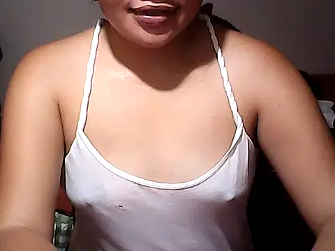 Snapshot of Hot_Aryelle20 chatting on May 23, 12:42 am Hot Aryelle20 online show from May 23, 12:42 am