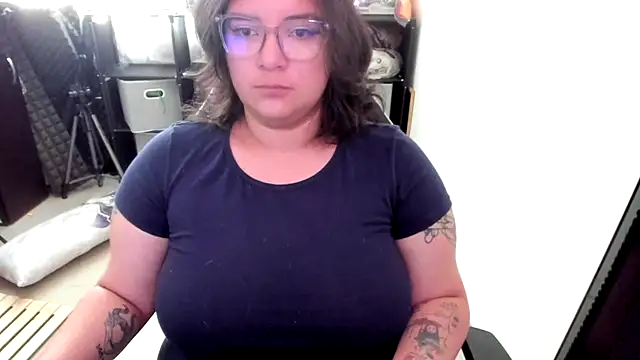 aika-dreams online show from December 4, 1:21 pm