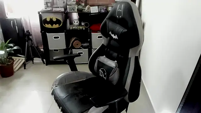 aika-dreams online show from April 7, 2:19 pm