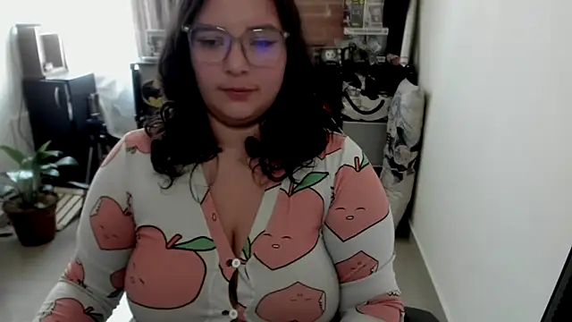 aika-dreams online show from April 4, 2:01 pm