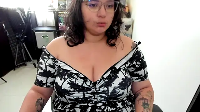 aika-dreams online show from November 28, 1:55 pm