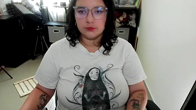 aika-dreams online show from November 11, 1:50 pm