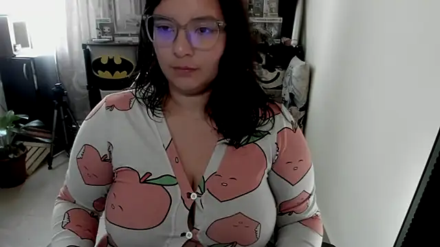 aika-dreams online show from April 8, 2:40 pm