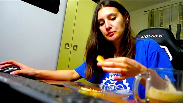 Snapshot of GodlyTheia chatting on March 21, 12:09 pm GodlyTheia online show from March 21, 12:09 pm