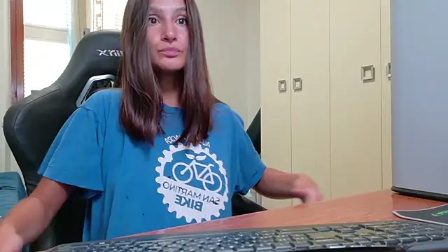 Snapshot of GodlyTheia chatting on July 17, 4:48 pm GodlyTheia online show from July 17, 4:48 pm