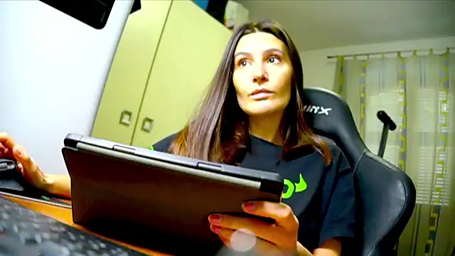 Snapshot of GodlyTheia chatting on January 10, 10:54 am GodlyTheia online show from January 10, 10:54 am