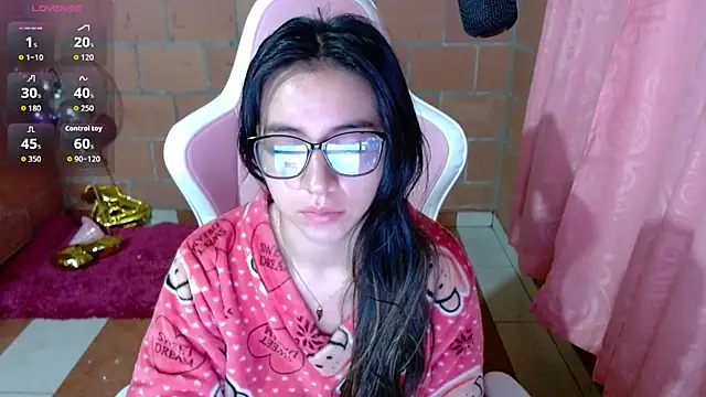 Snapshot of Maggie_Fox3 chatting on June 22, 1:44 am Maggie Fox3 online show from June 22, 1:44 am