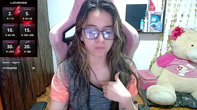 Snapshot of Maggie_Fox3 chatting on March 18, 2:29 am Maggie Fox3 online show from March 18, 2:29 am