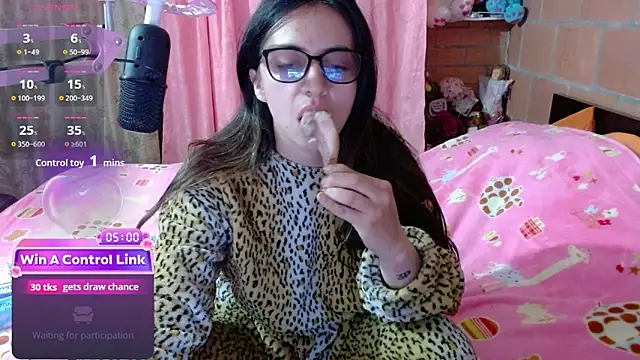 Maggie Fox3 online show from April 23, 11:50 pm