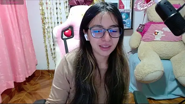 Snapshot of Maggie_Fox3 chatting on November 25, 1:39 am Maggie Fox3 online show from November 25, 1:39 am