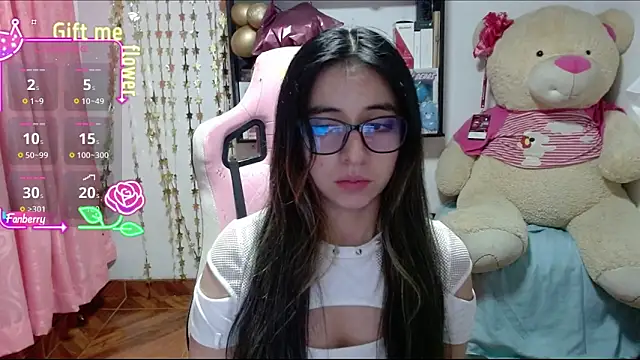 Snapshot of Maggie_Fox3 chatting on October 27, 3:07 am Maggie Fox3 online show from October 27, 3:07 am