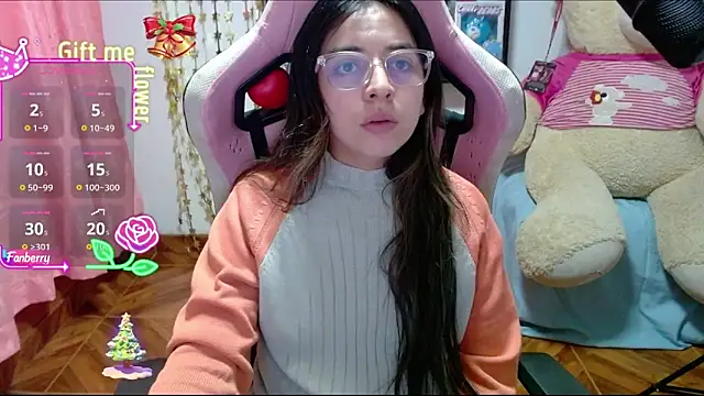 Snapshot of Maggie_Fox3 chatting on November 15, 1:31 am Maggie Fox3 online show from November 15, 1:31 am