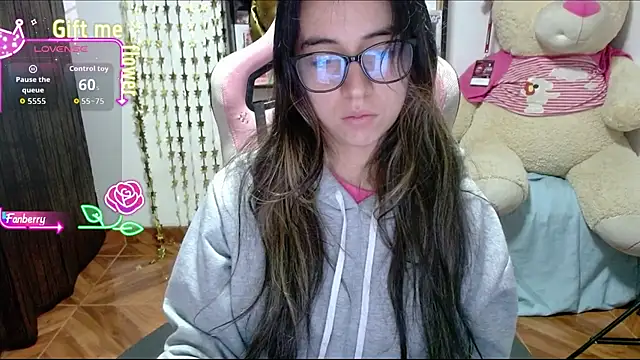 Snapshot of Maggie_Fox3 chatting on October 16, 1:14 am Maggie Fox3 online show from October 16, 1:14 am