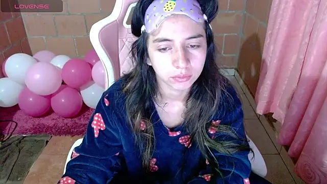Snapshot of Maggie_Fox3 chatting on June 14, 2:35 am Maggie Fox3 online show from June 14, 2:35 am