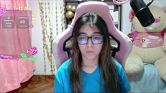 Snapshot of Maggie_Fox3 chatting on October 26, 12:44 am Maggie Fox3 online show from October 26, 12:44 am