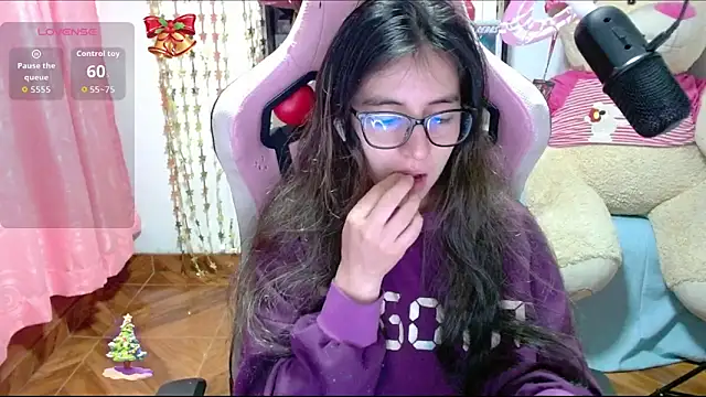 Snapshot of Maggie_Fox3 chatting on November 22, 12:32 am Maggie Fox3 online show from November 22, 12:32 am