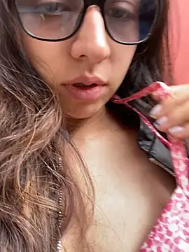 Maggie Fox3 online show from March 26, 5:55 pm