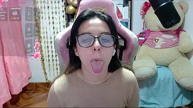 Snapshot of Maggie_Fox3 chatting on October 20, 12:02 am Maggie Fox3 online show from October 20, 12:02 am