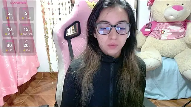 Snapshot of Maggie_Fox3 chatting on October 24, 1:48 am Maggie Fox3 online show from October 24, 1:48 am