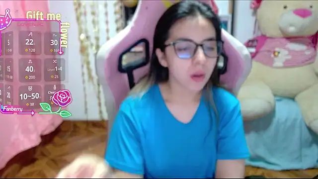 Snapshot of Maggie_Fox3 chatting on October 25, 12:54 am Maggie Fox3 online show from October 25, 12:54 am