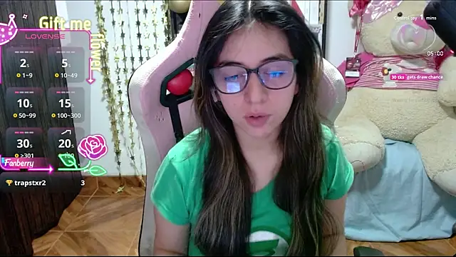 Snapshot of Maggie_Fox3 chatting on September 19, 3:32 am Maggie Fox3 online show from September 19, 3:32 am
