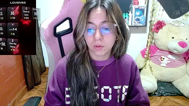 Snapshot of Maggie_Fox3 chatting on February 18, 1:32 am Maggie Fox3 online show from February 18, 1:32 am