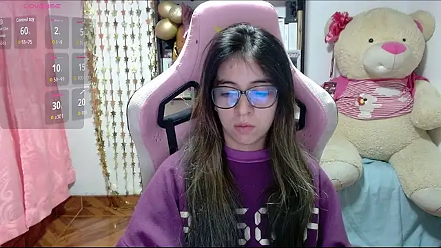 Snapshot of Maggie_Fox3 chatting on October 21, 1:27 am Maggie Fox3 online show from October 21, 1:27 am