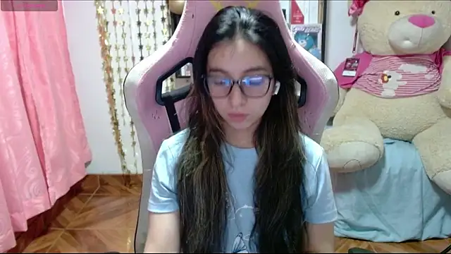 Snapshot of Maggie_Fox3 chatting on October 23, 2:10 am Maggie Fox3 online show from October 23, 2:10 am