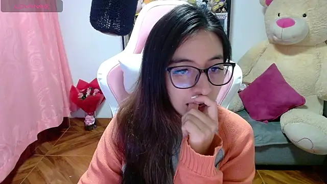 Maggie Fox3 online show from February 18, 12:52 am