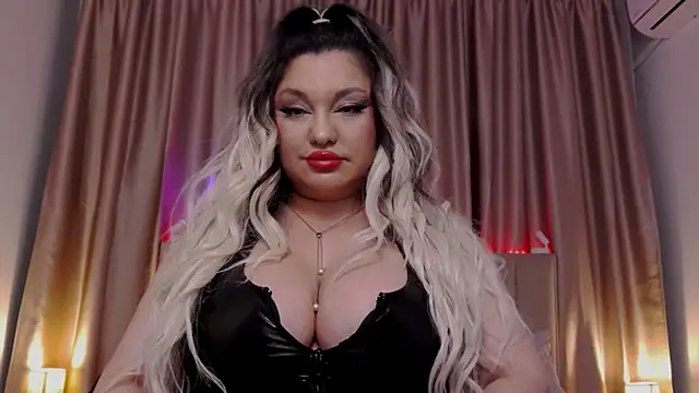 Snapshot of Larissa_K chatting on November 12, 7:40 pm Larissa K online show from November 12, 7:40 pm