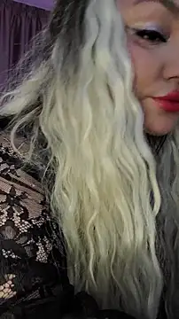 Snapshot of Larissa_K chatting on December 15, 7:31 pm Larissa K online show from December 15, 7:31 pm