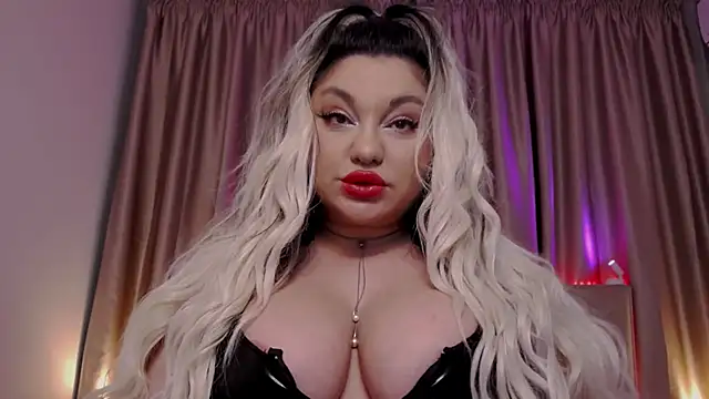 Snapshot of Larissa_K chatting on November 6, 4:44 pm Larissa K online show from November 6, 4:44 pm