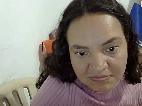 Snapshot of ElizabethMartinez chatting on April 21, 8:15 pm ElizabethMartinez online show from April 21, 8:15 pm