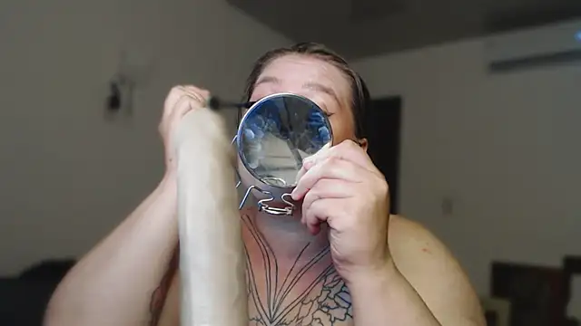 Snapshot of Enotika chatting on December 1, 11:05 pm Enotika online show from December 1, 11:05 pm