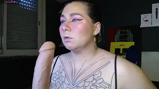 Snapshot of Enotika chatting on September 18, 9:40 pm Enotika online show from September 18, 9:40 pm