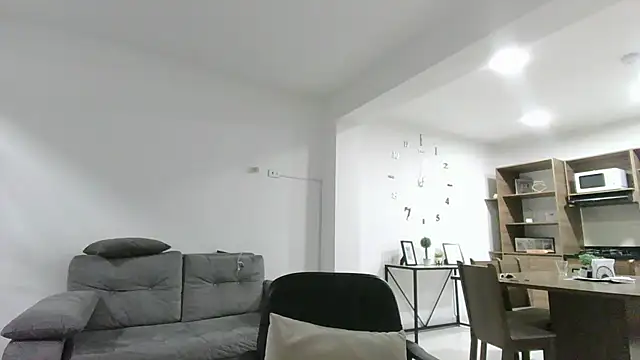 stormytt  online show from April 5, 8:43 am