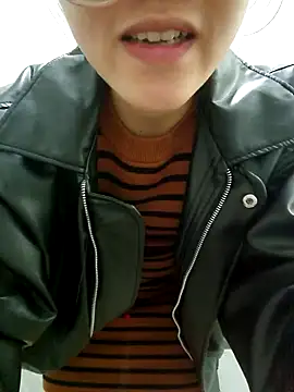 Snapshot of HinaLovely chatting on December 31, 10:48 am HinaLovely online show from December 31, 10:48 am