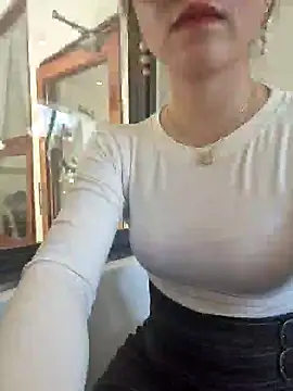 Snapshot of HinaLovely chatting on February 2, 6:25 am HinaLovely online show from February 2, 6:25 am