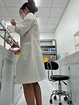 Snapshot of HinaLovely chatting on February 6, 3:24 am HinaLovely online show from February 6, 3:24 am