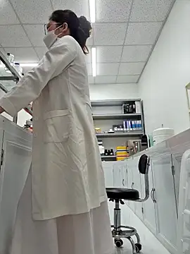 Snapshot of HinaLovely chatting on February 24, 9:43 am HinaLovely online show from February 24, 9:43 am