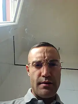 Snapshot of enricso chatting on October 2, 12:30 pm enricso online show from October 2, 12:30 pm