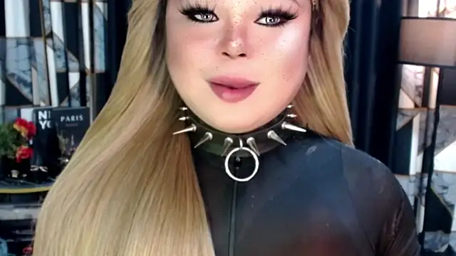 Snapshot of Mistress_DOMnicaaxx chatting on November 9, 12:20 pm Mistress DOMnicaaxx online show from November 9, 12:20 pm