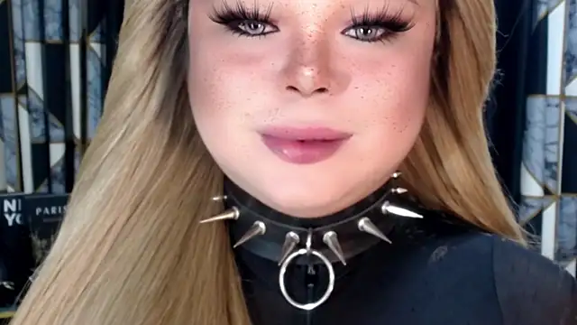 Snapshot of Mistress_DOMnicaaxx chatting on November 8, 6:17 am Mistress DOMnicaaxx online show from November 8, 6:17 am