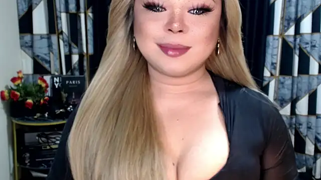 Snapshot of Mistress_DOMnicaaxx chatting on December 3, 1:54 pm Mistress DOMnicaaxx online show from December 3, 1:54 pm