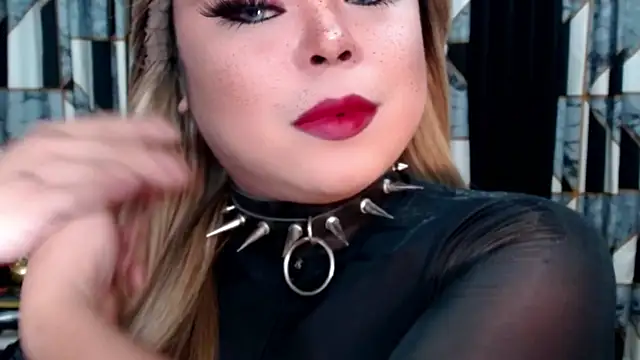 Snapshot of Mistress_DOMnicaaxx chatting on December 14, 5:29 pm Mistress DOMnicaaxx online show from December 14, 5:29 pm