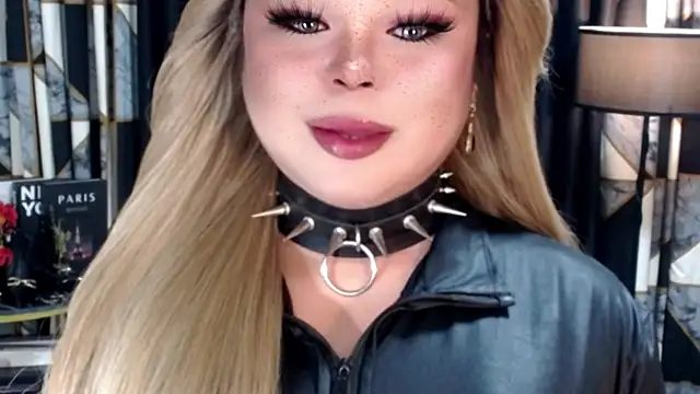 Snapshot of Mistress_DOMnicaaxx chatting on November 10, 5:18 pm Mistress DOMnicaaxx online show from November 10, 5:18 pm